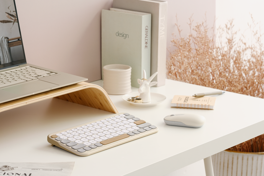 ASUS Jelly75 Keyboard KD201 是一款兼具風格與耐用性的機械式鍵盤，支援 2.4GHz、USB 有線與藍牙三種連線模式，可在最多五台裝置間自由切換。